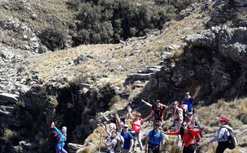 Pueblo Escondido y cerro áspero