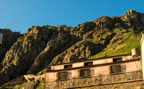 Pueblo Escondido y Cerro Áspero