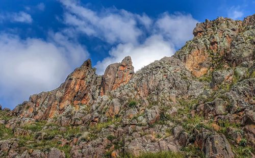 Pueblo Escondido y Cerro Áspero