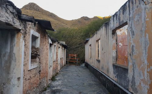 Pueblo Escondido y Cerro Áspero